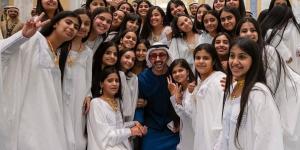«شيخ التواضع».. احتفاء واسع بعفوية عبدالله بن زايد مع الأطفال خلال استقبال ترامب - الهلال الإخباري