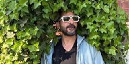 صورة مضحكة.. أحمد حلمي يمازح جمهوره في أحدث ظهور - الهلال الإخباري