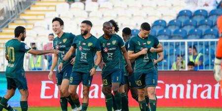 طردان و6 أهداف وركلة جزاء ضائعة في مباراة بني ياس وخورفكان - الهلال الإخباري