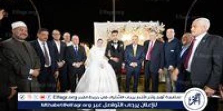"في لفتة إنسانية" محافظ أسيوط يشهد حفل زفاف فتاة يتيمة ويوجه بتوفير كافة المستلزمات لها - الهلال الإخباري