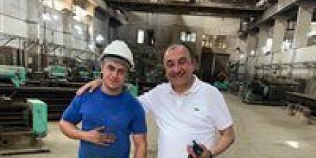 المهندس محمد شيمي يتفقد مصانع إنتاج فلنكات القطار السريع والسكك الحديدية ومترو الأنفاق لمتابعة سير العمل والإنتاج - الهلال الإخباري