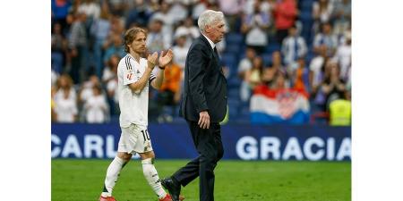 «تشاو» كارلو «دوڤيدينيا» لوكا.. 80 ألف مدريدي يودعون أنشيلوتي ومودريتش - الهلال الإخباري