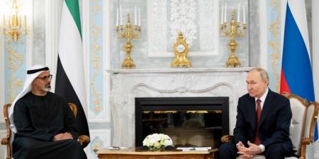 خالد بن محمد بن زايد وبوتين يبحثان علاقات الشراكة الاستراتيجية - الهلال الإخباري