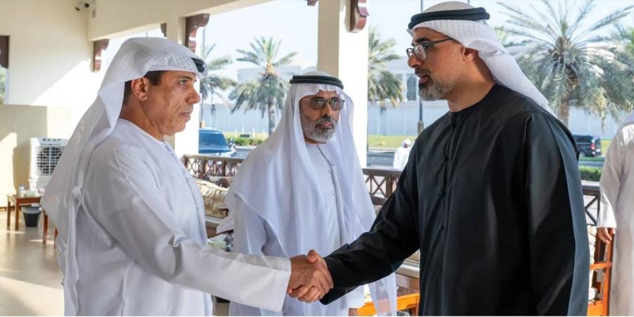 خالد بن محمد بن زايد يعزي في وفاة محمد سعيد القبيسي - الهلال الإخباري