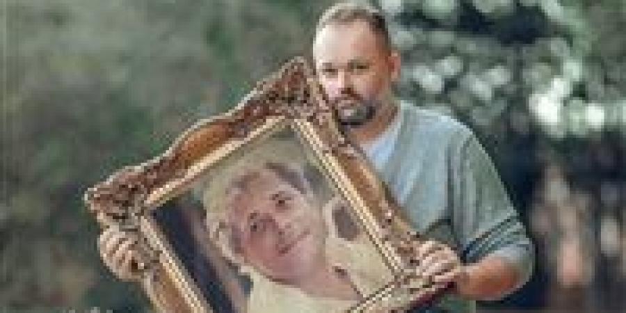محمد محمود عبد العزيز يكشف تفاصيل الأزمة بين بوسي شلبي مع الإعلامي عمرو أديب - الهلال الإخباري
