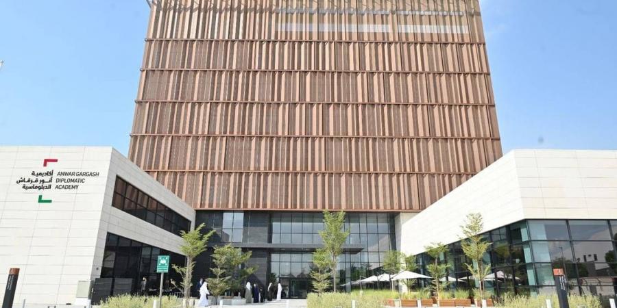 أكاديمية أنور قرقاش.. برامج وأدوات تصنع الفارق وتؤهل للمستقبل - الهلال الإخباري