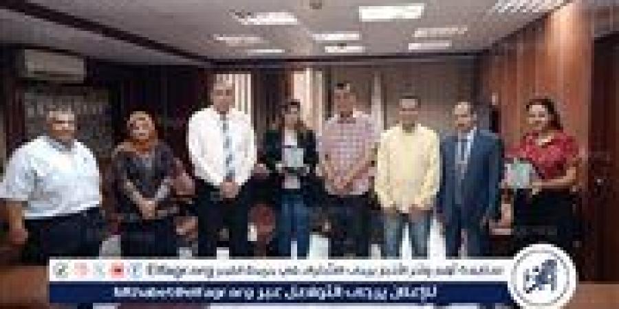 مدير تعليم سوهاج يكرم المعلمات الفائزات في مسابقة الوعي الإداري - الهلال الإخباري