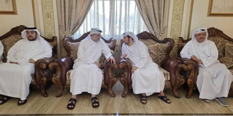 ولي عهد الشارقة وعبدالله بن سالم يعزيان في وفاة حسن الخيال - الهلال الإخباري