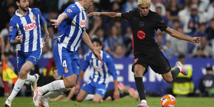 رافينيا يشيد بلامين يامال «الطفل صاحب القدمين الذهبيتين» - الهلال الإخباري