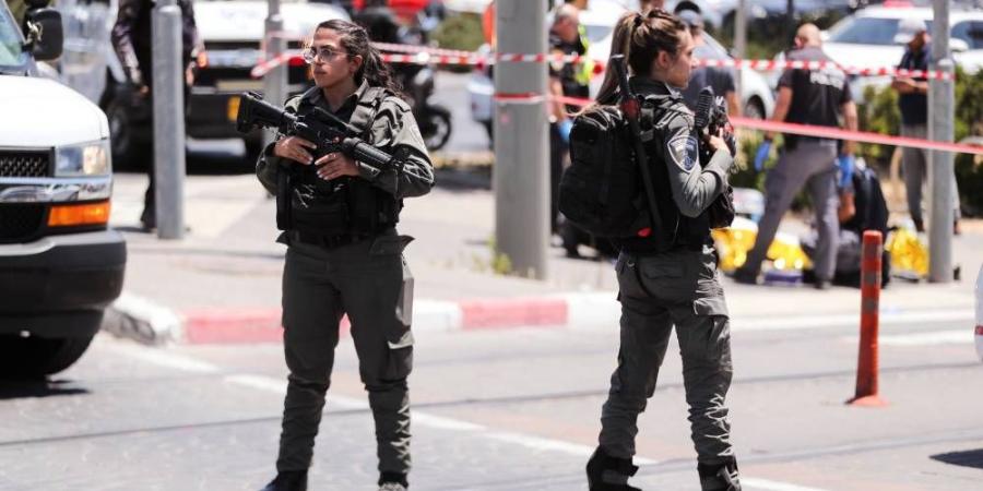 جريح جراء عملية طعن في القدس ومقتل المنفذ - الهلال الإخباري