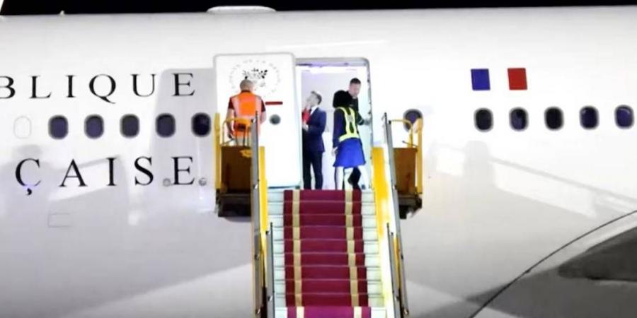 مصادر تكشف ما حدث بين ماكرون وزوجته - الهلال الإخباري