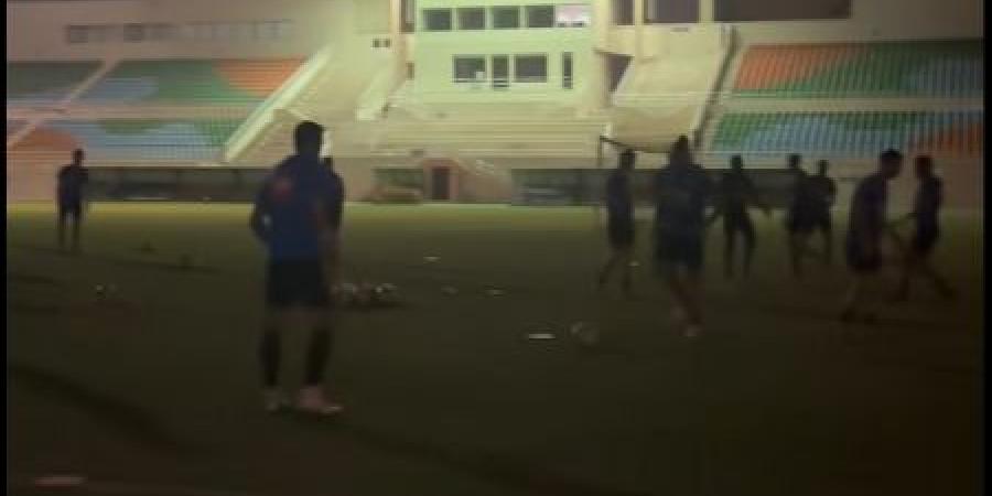 منتخب الأردن يتدرب رغم انقطاع الكهرباء - الهلال الإخباري