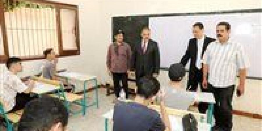 محافظ الشرقية يطمئن على مستوى امتحان الثانوية.. ويؤكد على توفير الراحة للطلاب - الهلال الإخباري