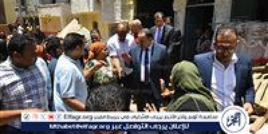"بحضور المدير التنفيذي لـ تحيا مصر" محافظ أسيوط يتابع أعمال إعادة تأهيل 130 منزل بمنطقة المصلة بحى غرب - الهلال الإخباري