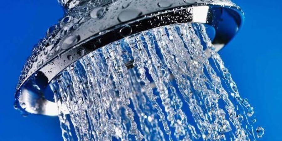 احذر هذا الخطأ القاتل.. الاستحمام بالماء البارد في الحر قد يضرك - الهلال الإخباري